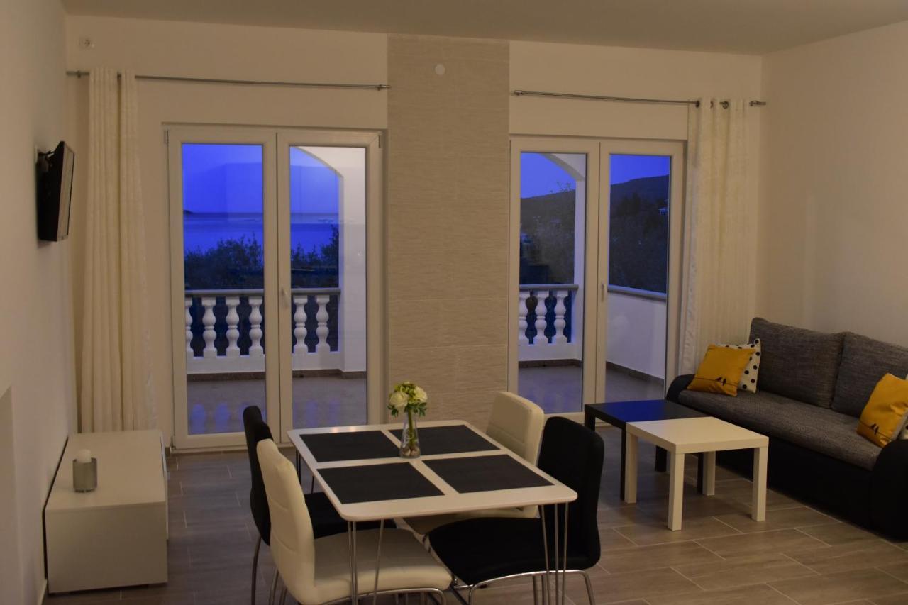 Ferienwohnung Family House Rebeka Ugljan Exterior foto