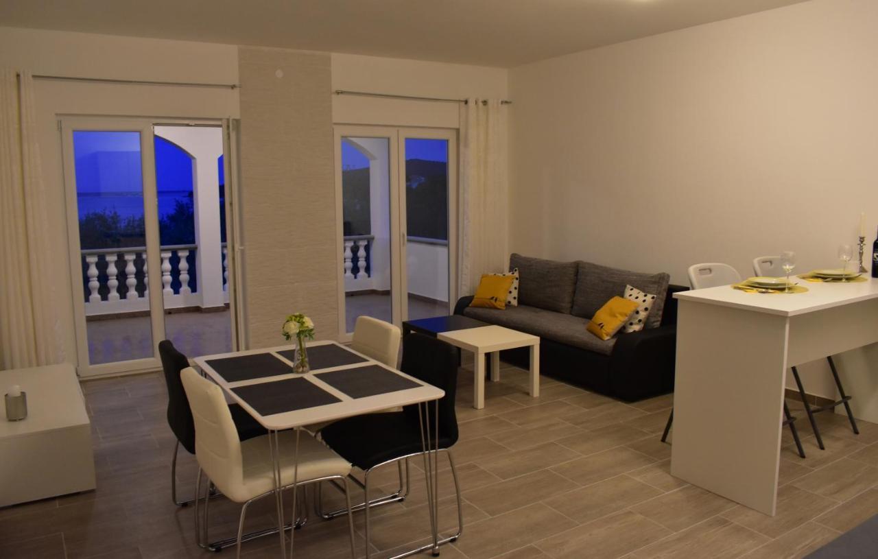 Ferienwohnung Family House Rebeka Ugljan Exterior foto