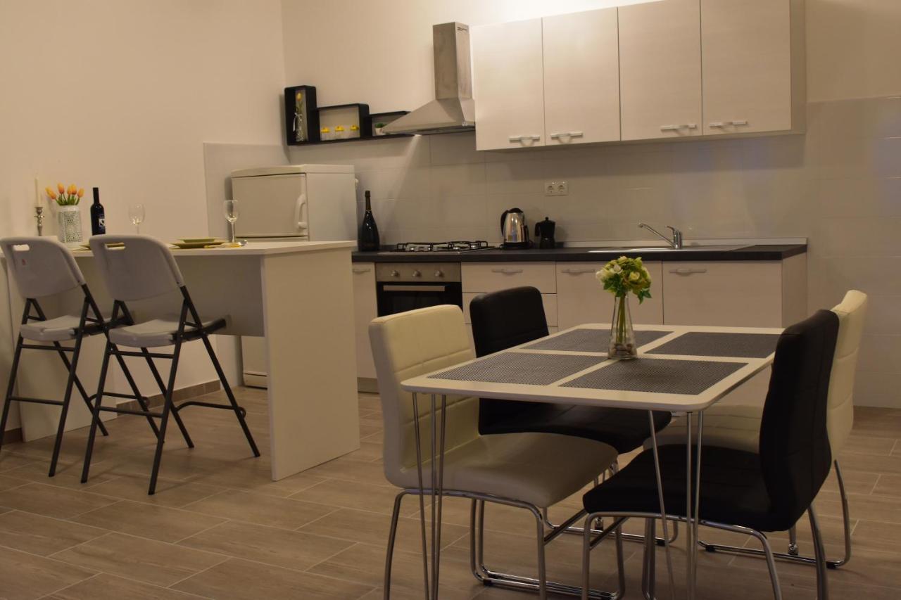 Ferienwohnung Family House Rebeka Ugljan Exterior foto
